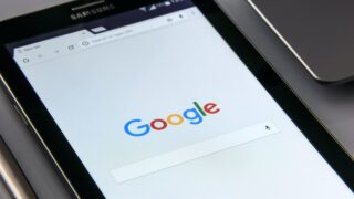 Googleが繰り返し停止しています